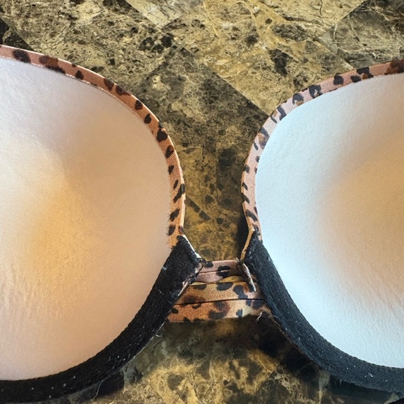 Victoria's Secret Leopard Print Bra with Black Straps GUC - Picture 3 of 16